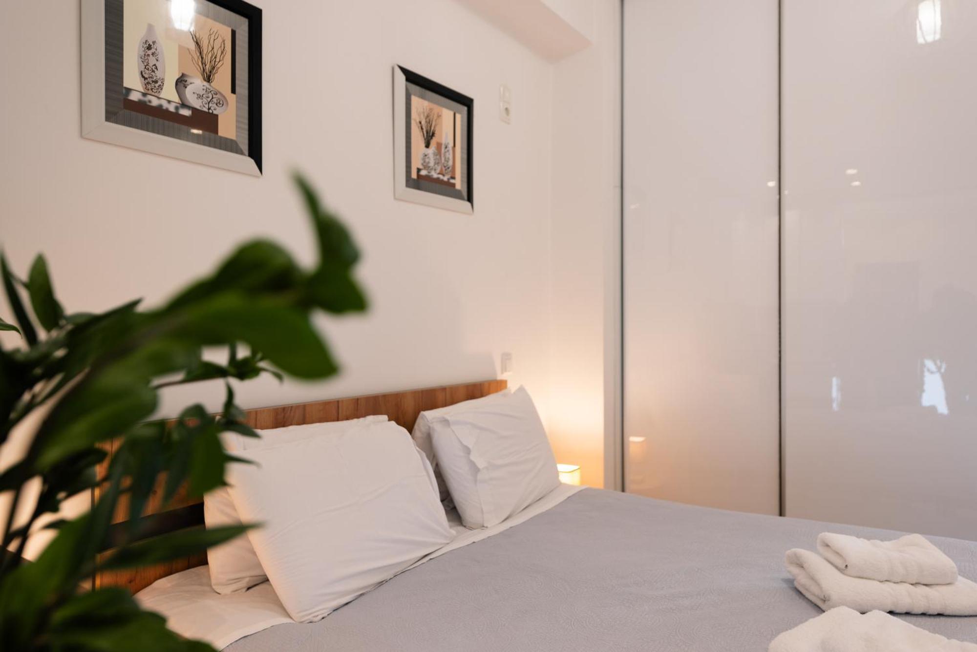 Modern Studio Apartment A Атина Екстериор снимка